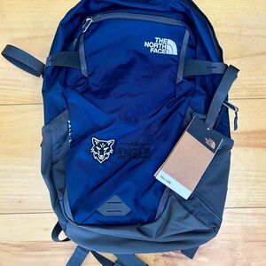 NWT The North Face Fall Line 28L Backpack Cosmic Blue Laptop and Tablet Sleeve